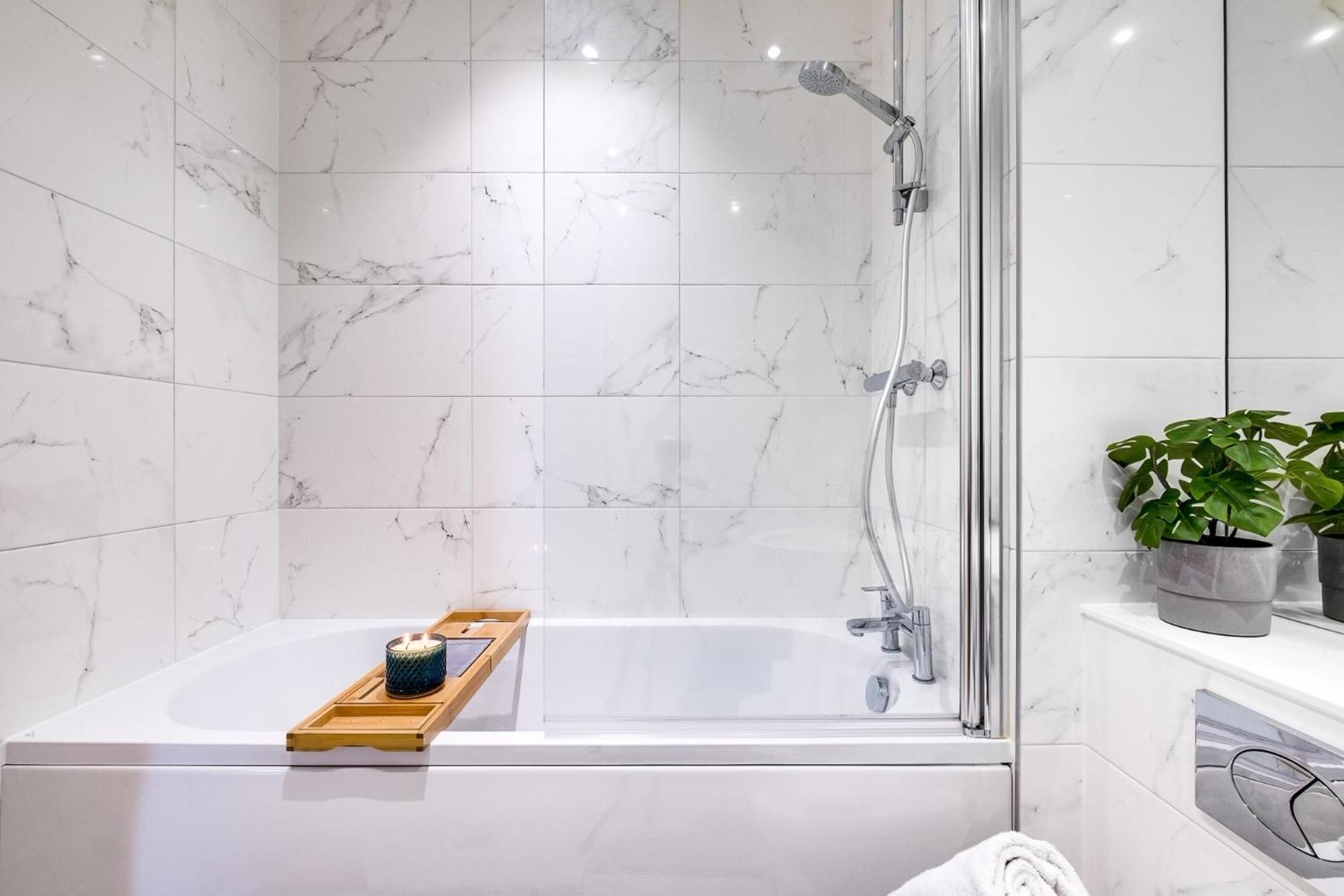 Luxurious & Glamorous Centrally Located 2 Bedroom 2 Bathroom Apartment - Central Birmingham - Secure Parking - Netflix Extérieur photo