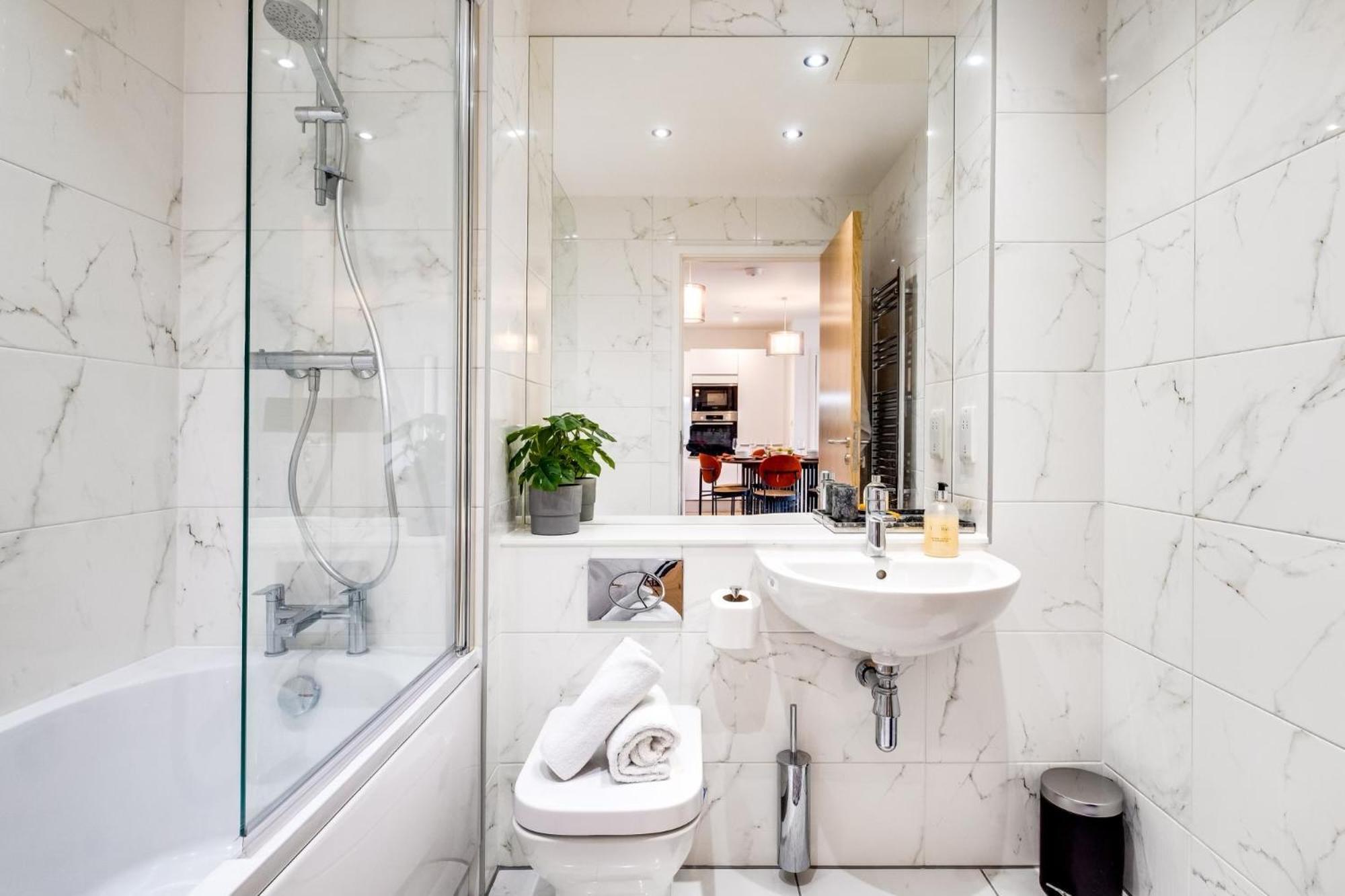 Luxurious & Glamorous Centrally Located 2 Bedroom 2 Bathroom Apartment - Central Birmingham - Secure Parking - Netflix Extérieur photo