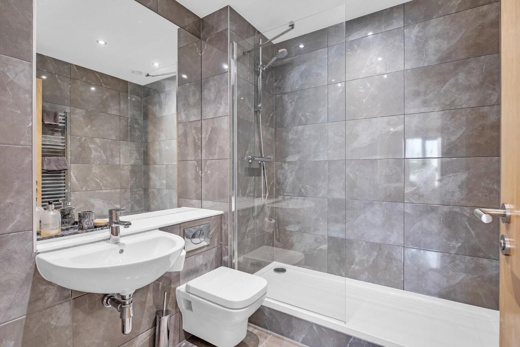 Luxurious & Glamorous Centrally Located 2 Bedroom 2 Bathroom Apartment - Central Birmingham - Secure Parking - Netflix Extérieur photo